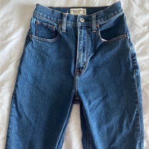 Abercrombie & Finch Ultra High Rise Ankle Straight Jeans size 25/0s